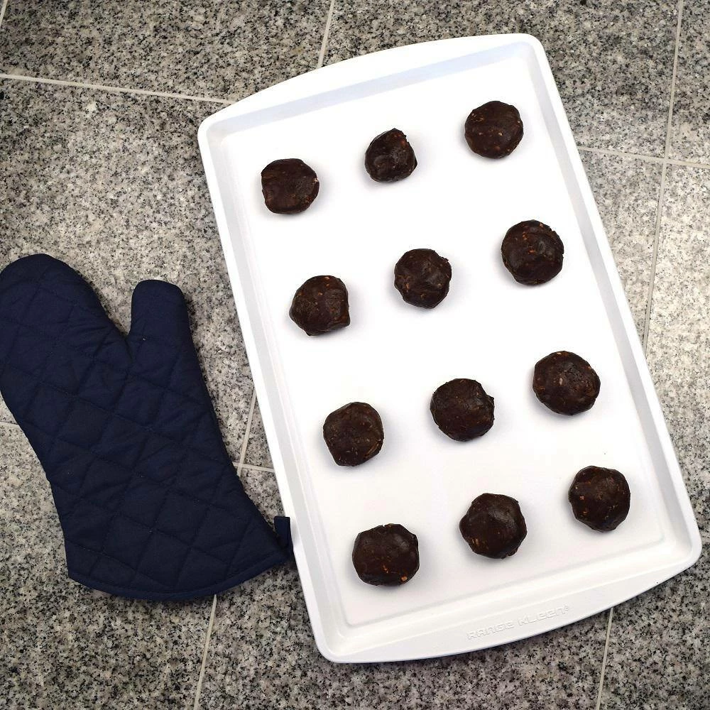 CeramaBake 11 in. x 17 in. Cookie Sheet (2-Pack) by Unbranded 3 CeramaBake 11 in. x 17 in. Cookie Sheet (2-Pack) by Unbranded - Image 3