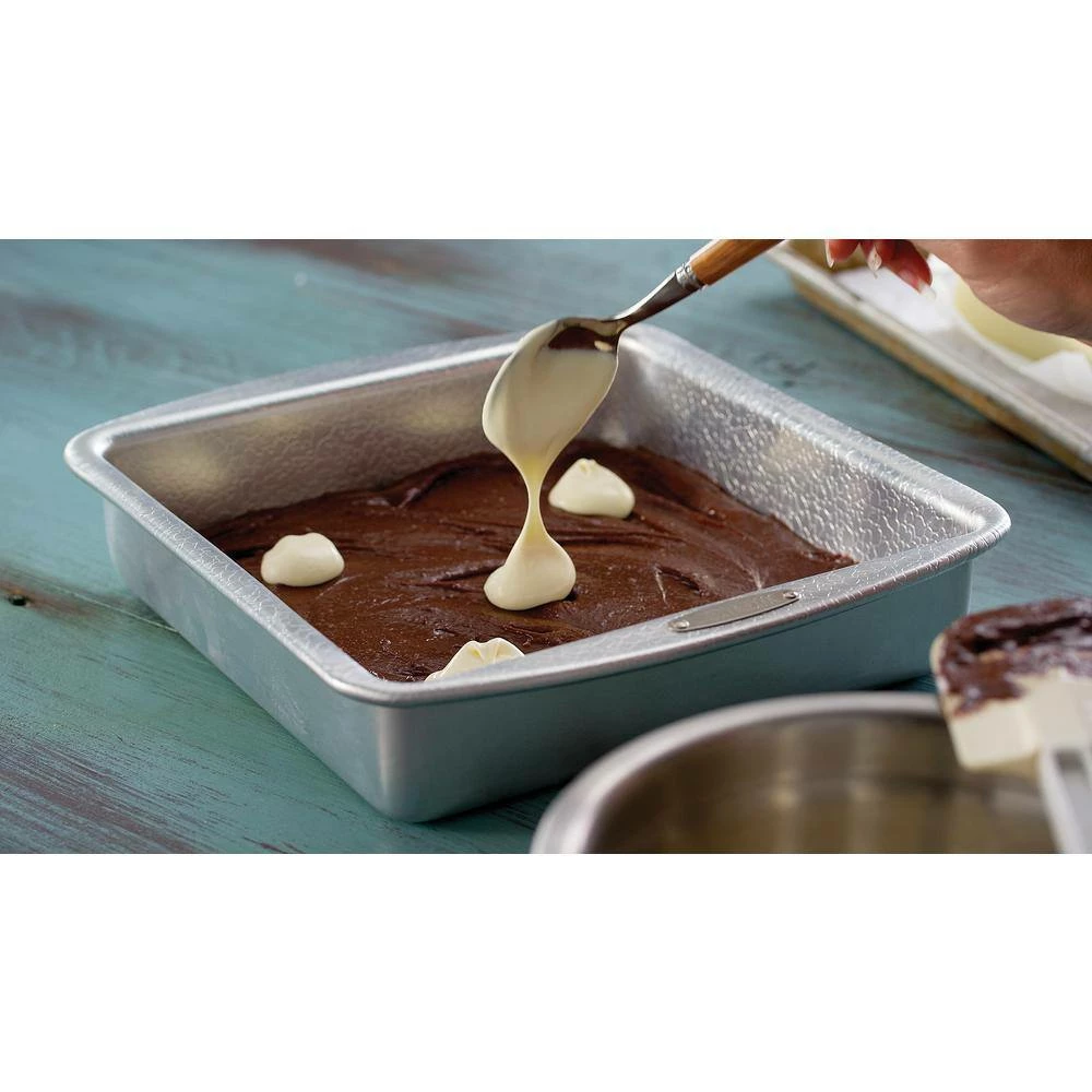 9 in. Square Cake Pan by Doughmakers 4 9 in. Square Cake Pan by Doughmakers - Image 4